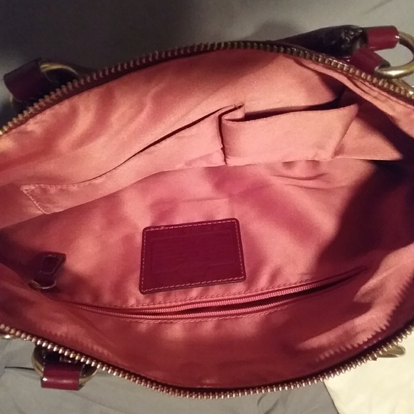 Patent  leather coach satchel - Picture 4 of 6